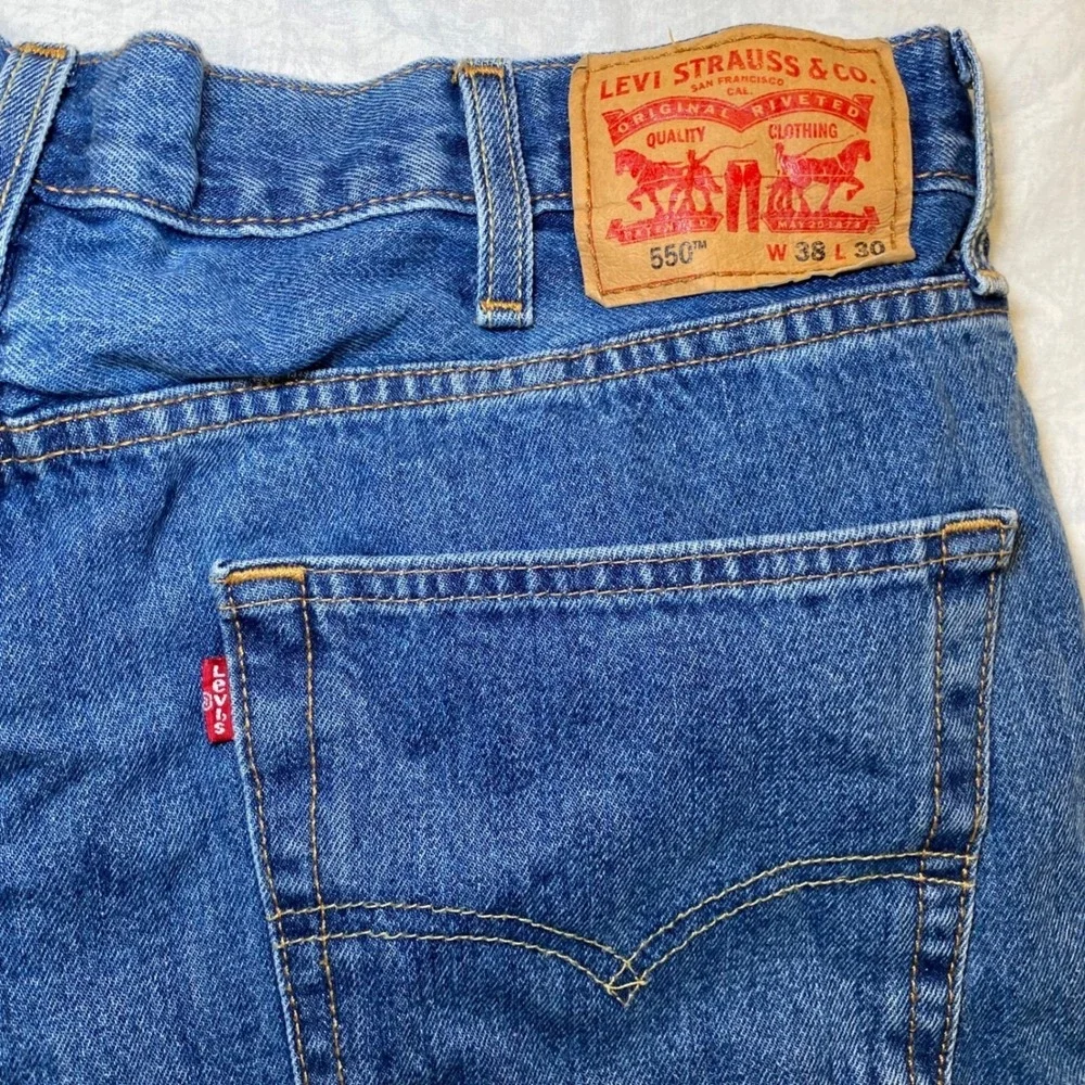Levi's 550 Relaxed Fit Jeans Mens 38x30 Blue Denim Red Tab 00550-4891